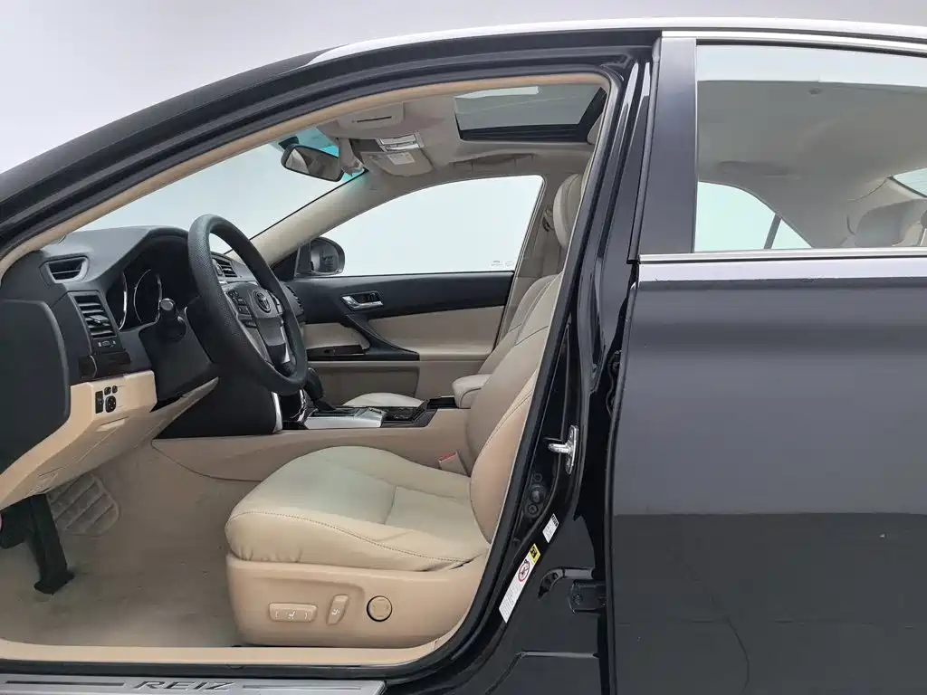 Toyota Reiz — миниатюра 10