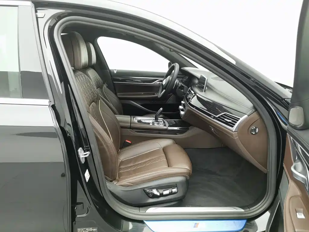 BMW 7 Series — миниатюра 23