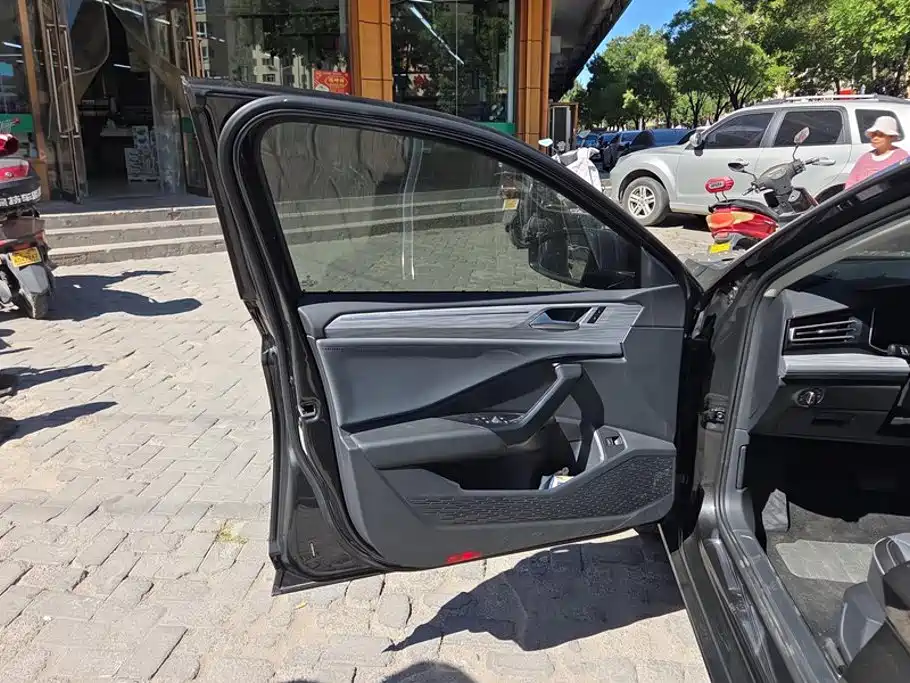 Volkswagen Sagitar — миниатюра 7