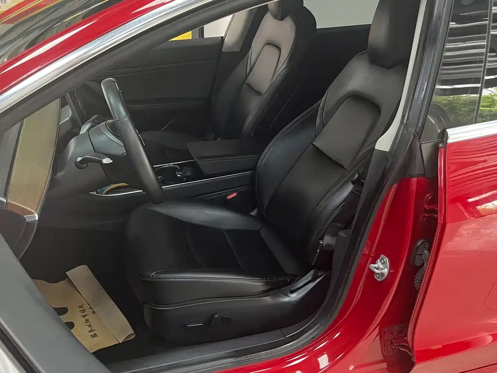 Tesla Model 3 — миниатюра 4