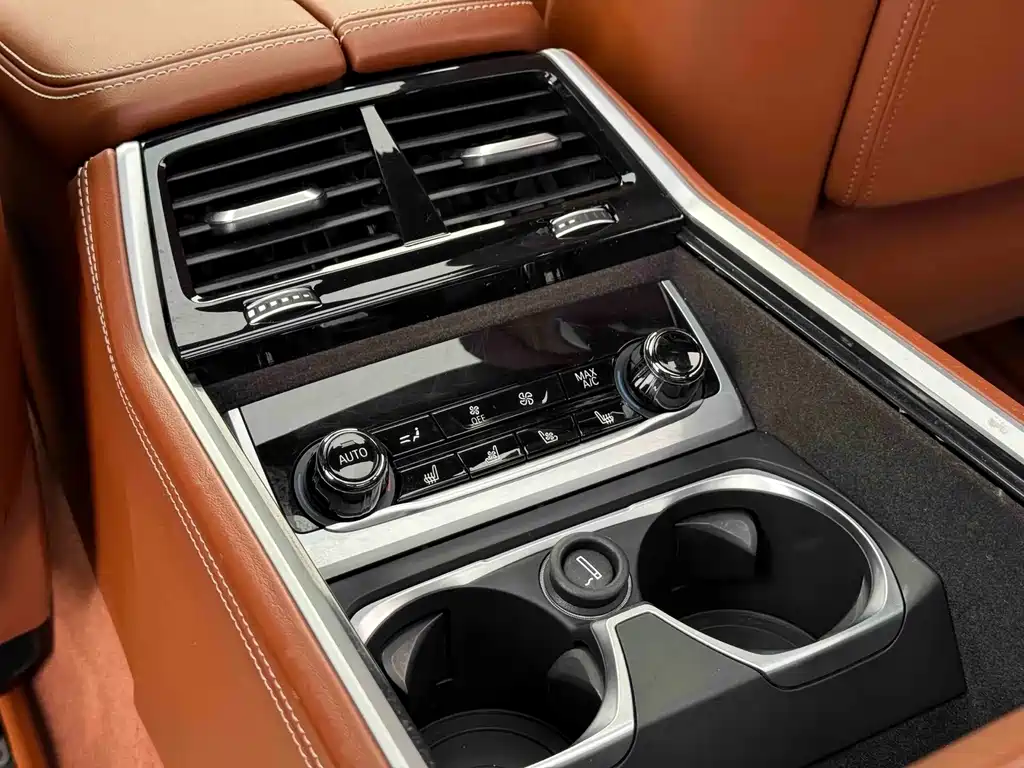 BMW 7 Series — миниатюра 14