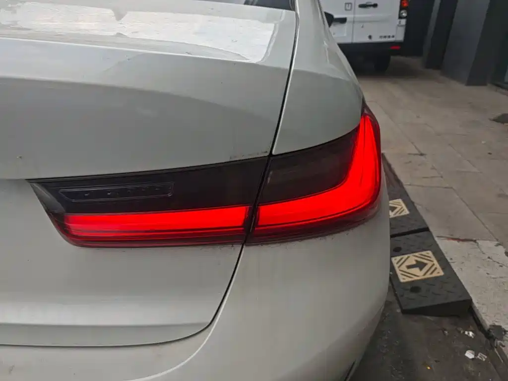 BMW 3 Series — миниатюра 8