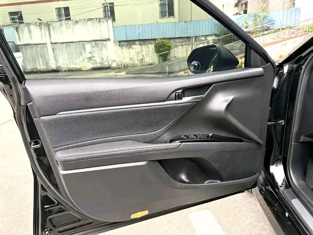 Toyota Camry — миниатюра 15