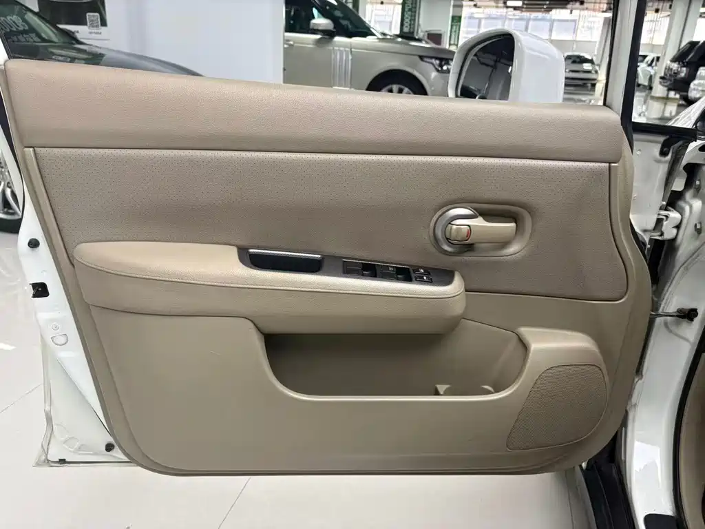Nissan Tiida — миниатюра 24