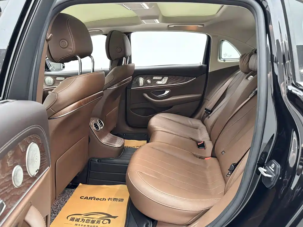 Mercedes-Benz E-Class — миниатюра 9