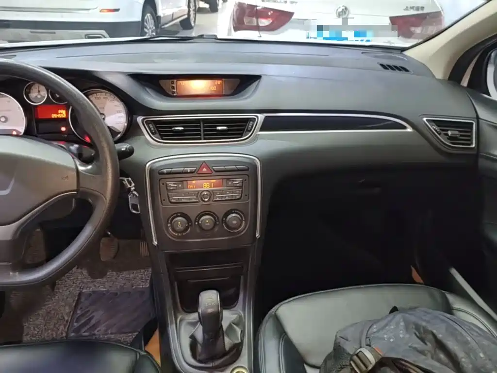 Peugeot 308 — миниатюра 13