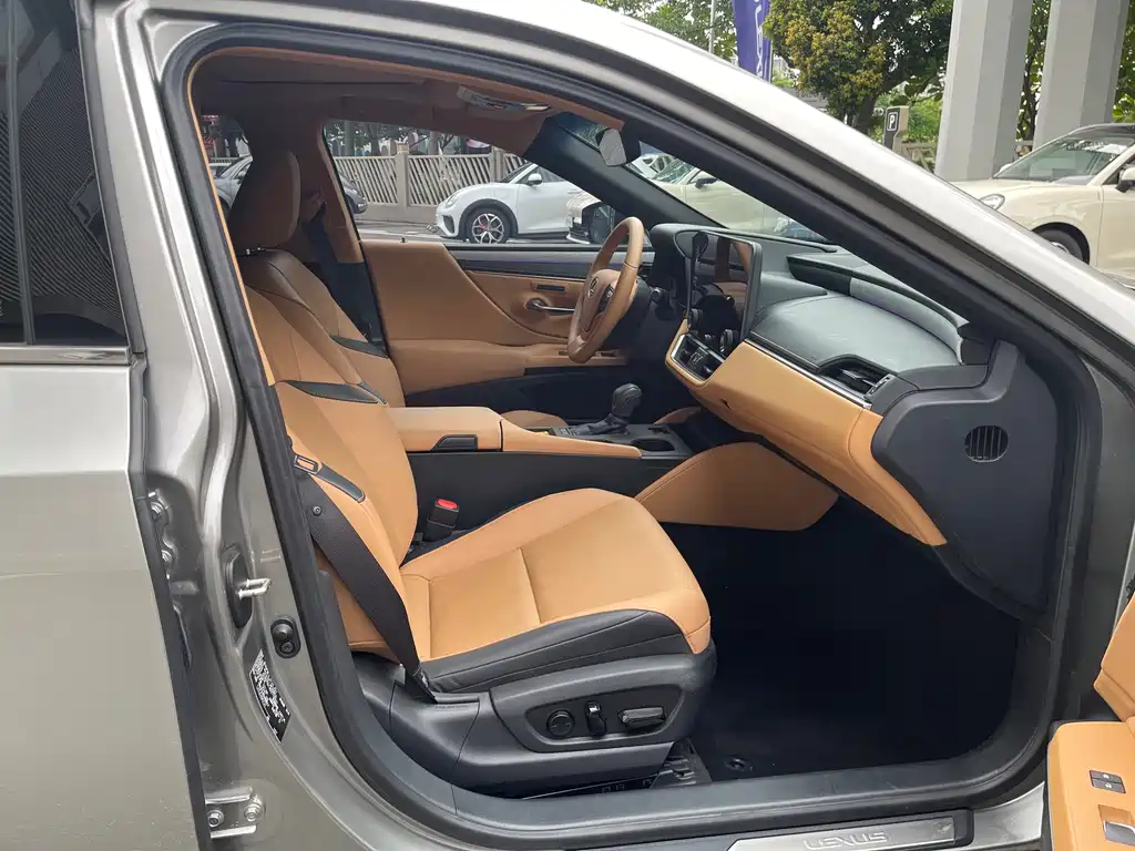 Lexus ES — миниатюра 13