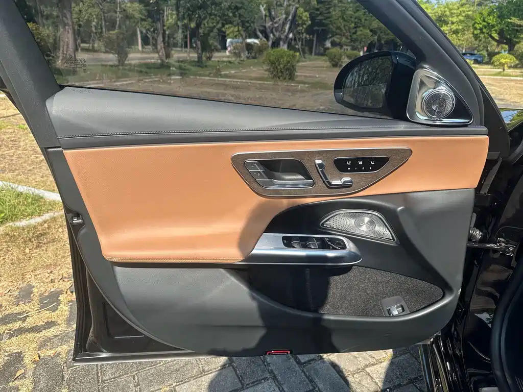 Mercedes-Benz E-Class — миниатюра 13
