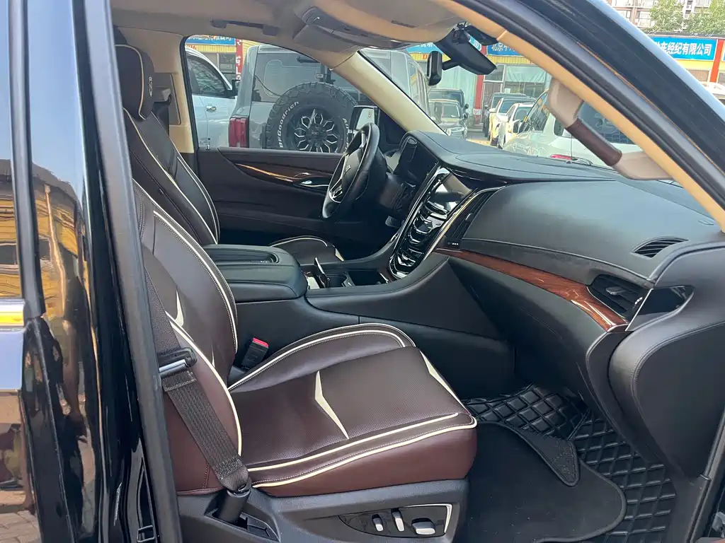 Cadillac Escalade - фото 8