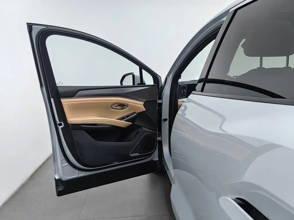 BYD L DM-i — миниатюра 8