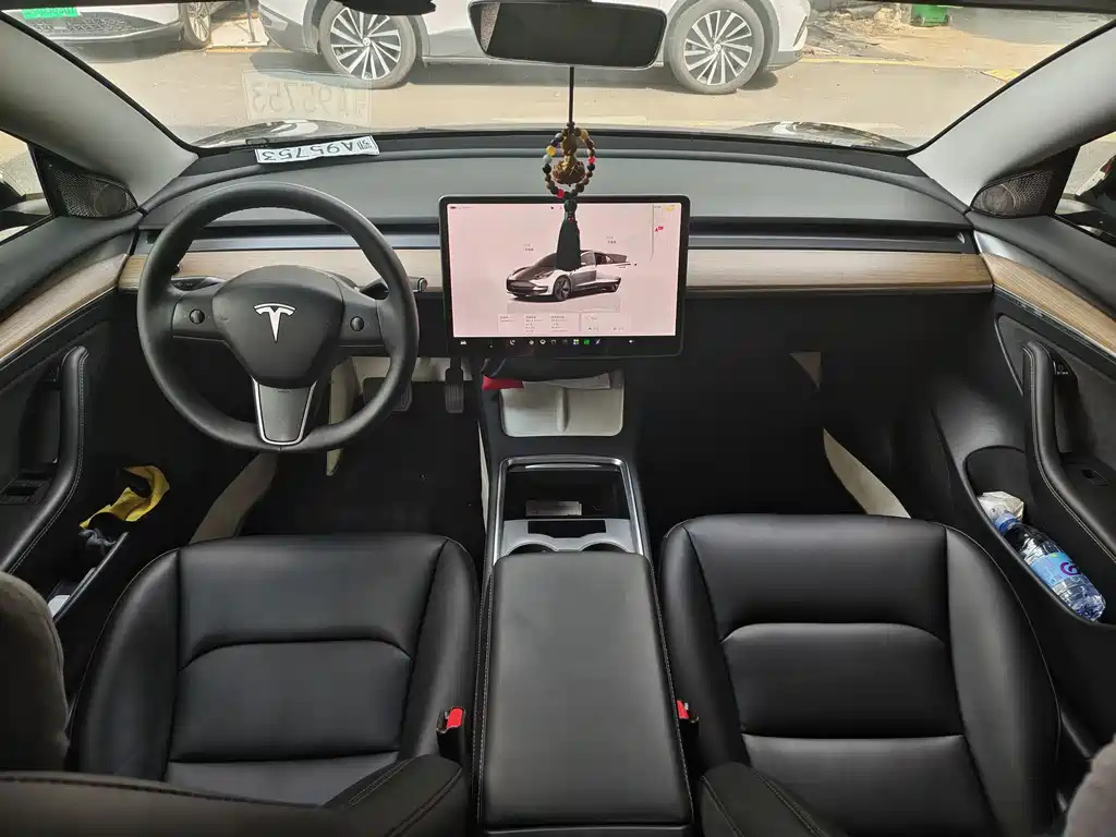 Tesla Model 3 — миниатюра 8