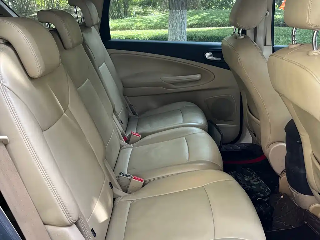 Ford Max — миниатюра 10