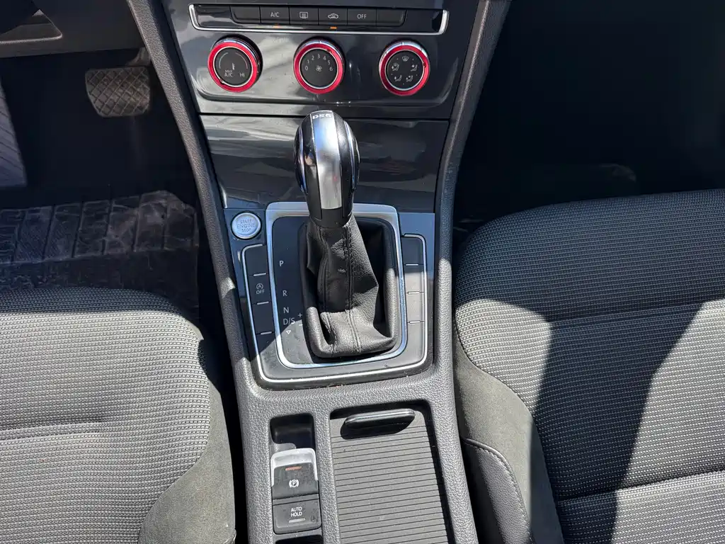 Volkswagen Golf — миниатюра 17