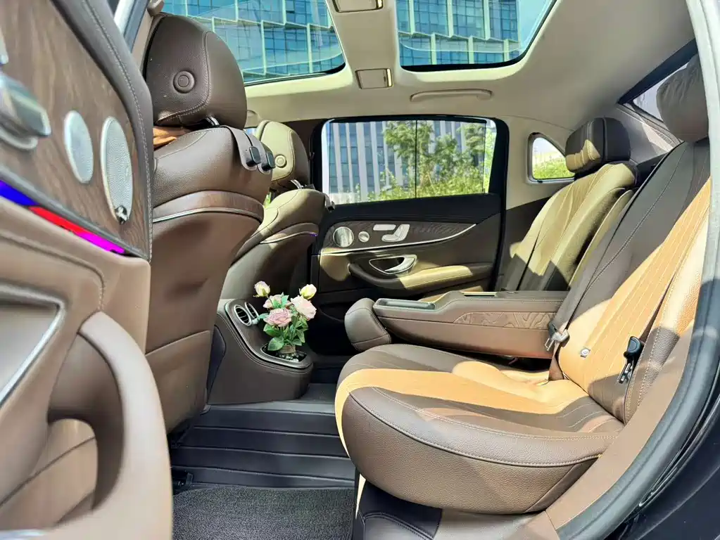 Mercedes-Benz E-Class — миниатюра 13