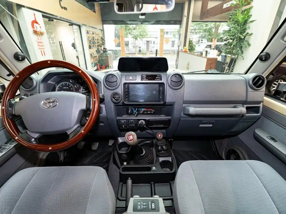 Toyota Land Cruiser — миниатюра 7
