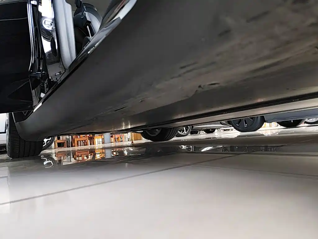 Tesla Model Y — миниатюра 21