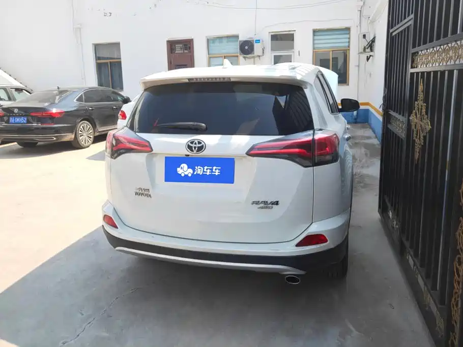 Toyota RAV4 — миниатюра 3