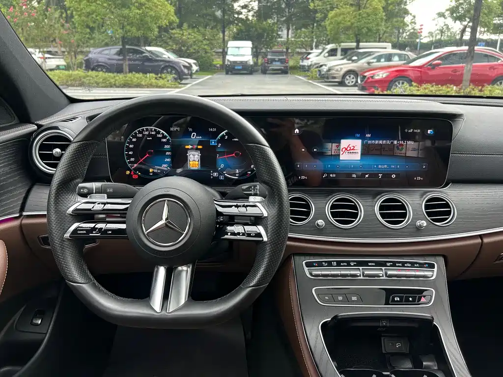 Mercedes-Benz E-Class — миниатюра 16