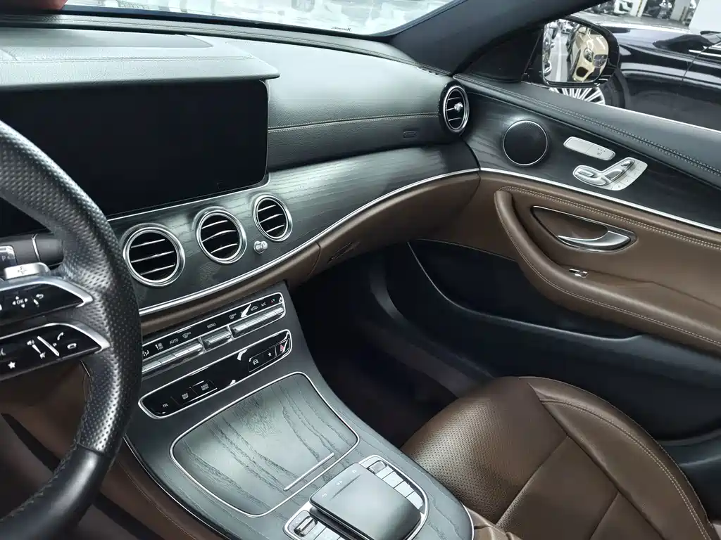 Mercedes-Benz E-Class — миниатюра 9