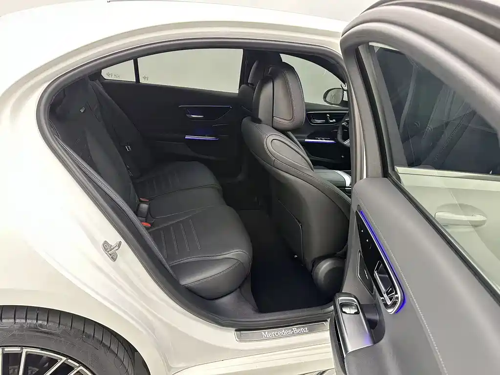 Mercedes-Benz C-Class — миниатюра 11