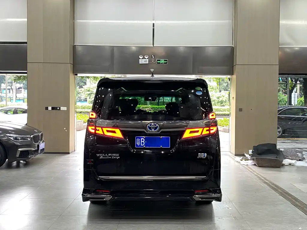 Toyota Vellfire — миниатюра 18