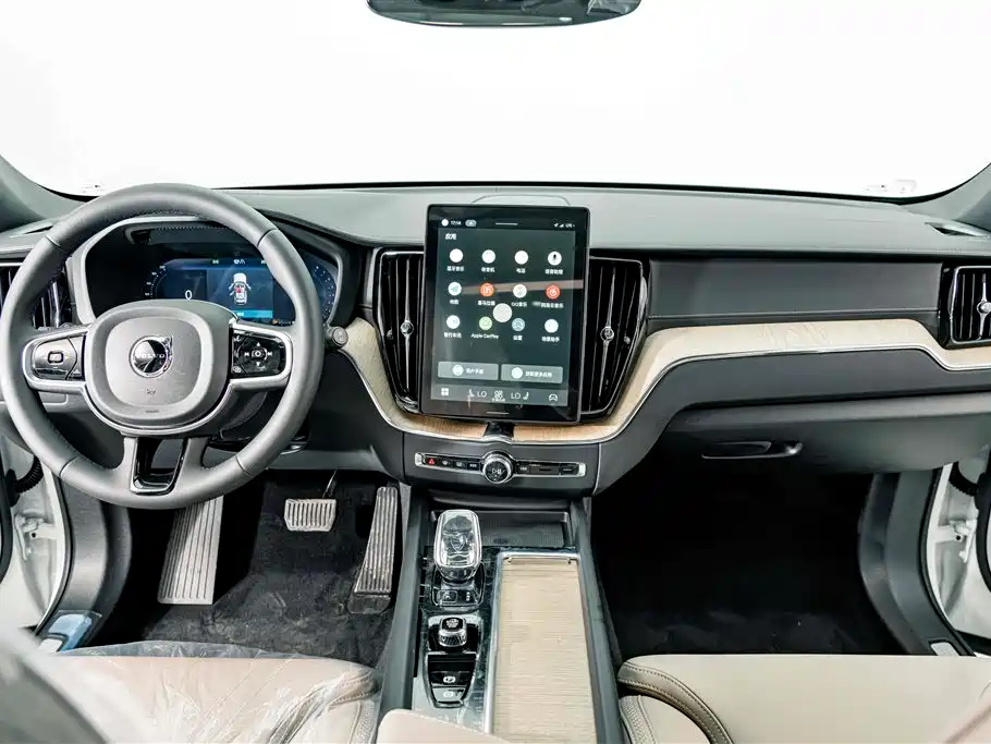 Volvo XC60 2026 B5 Luxury