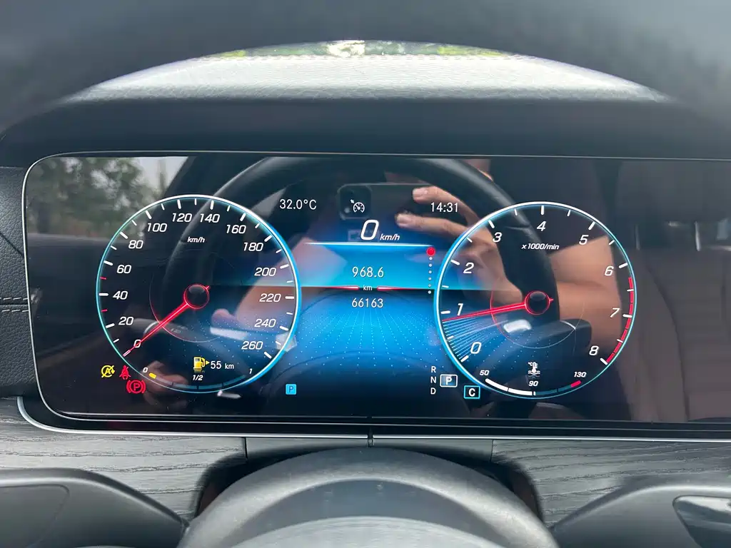Mercedes-Benz E-Class — миниатюра 14