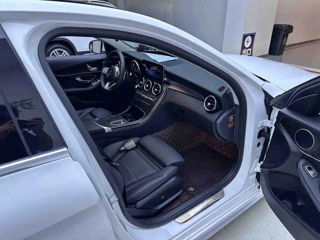Mercedes-Benz C-Class — миниатюра 11