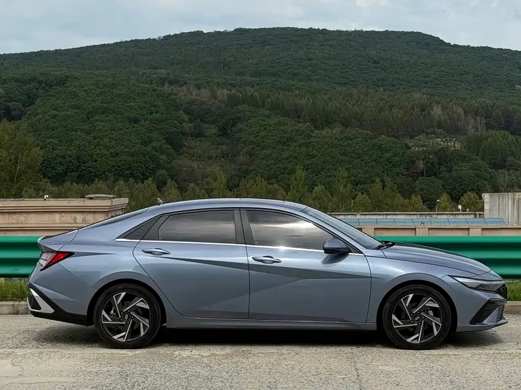 Hyundai Elantra — миниатюра 3