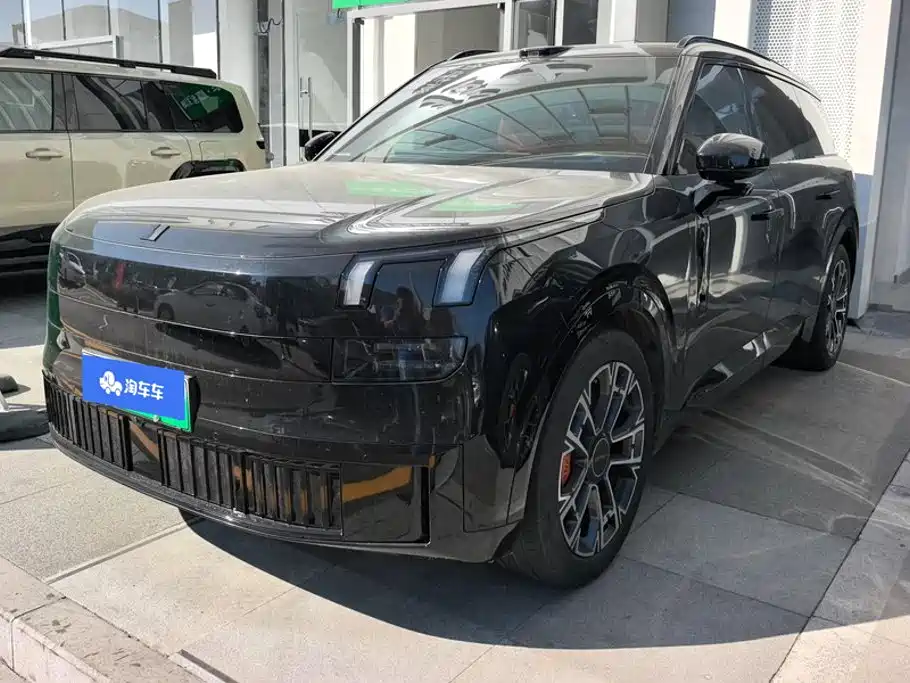 Lynk & Co 900