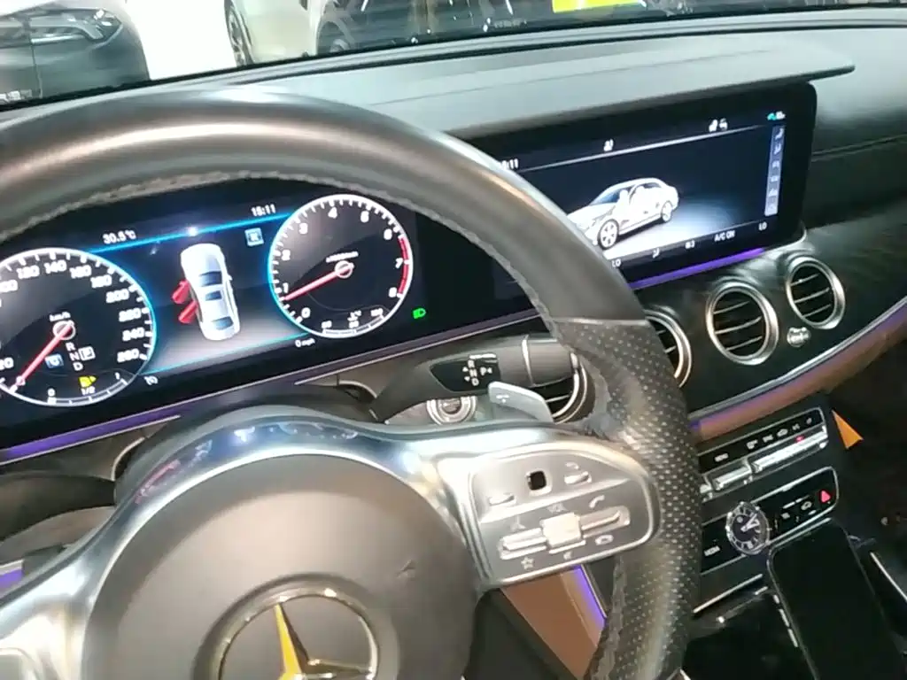 Mercedes-Benz E-Class — миниатюра 14