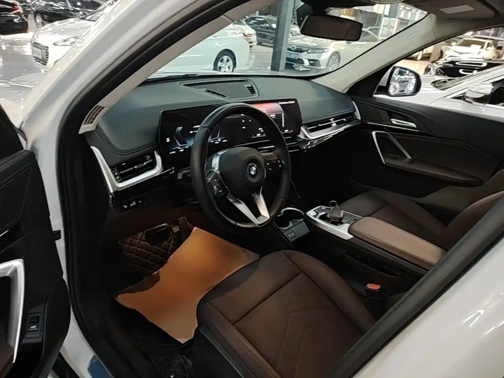 BMW iX1 — миниатюра 16