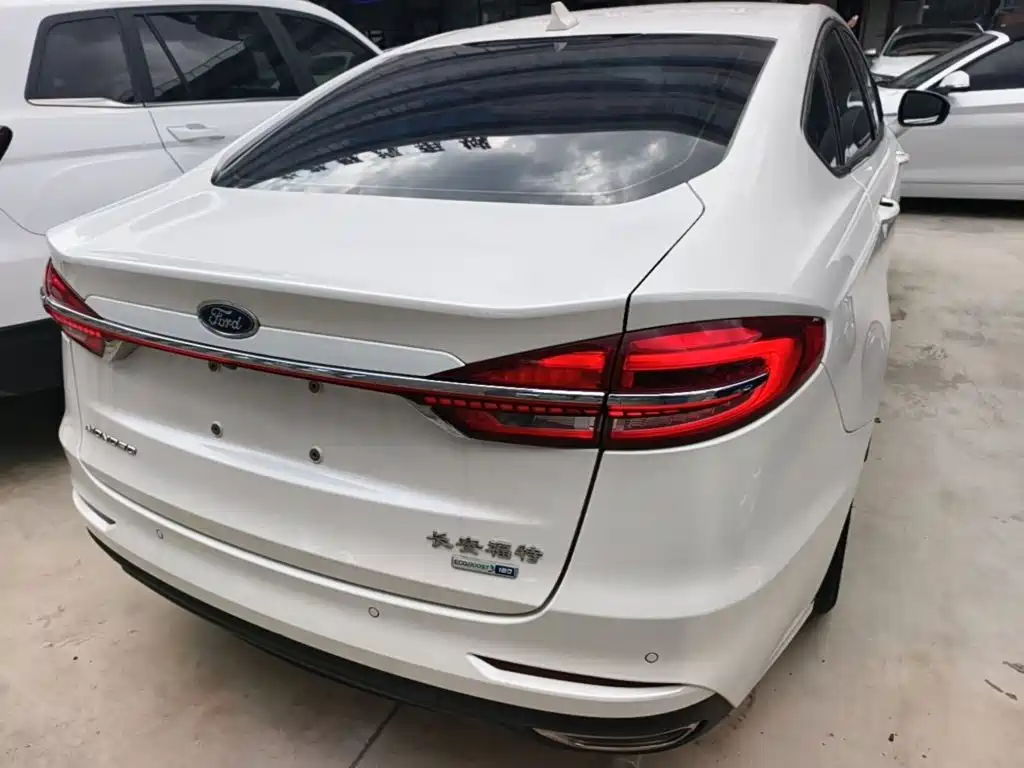 Ford Mondeo — миниатюра 6