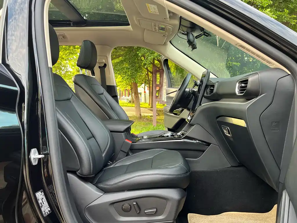 Ford Explorer — миниатюра 6