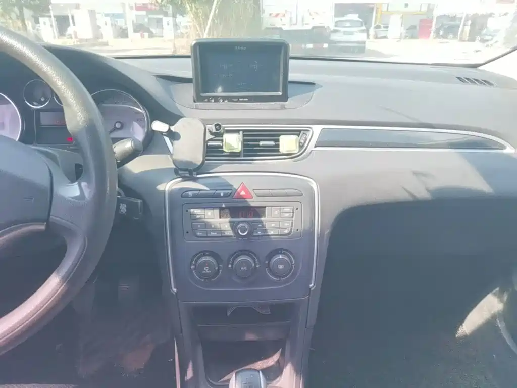 Peugeot 308 — миниатюра 18