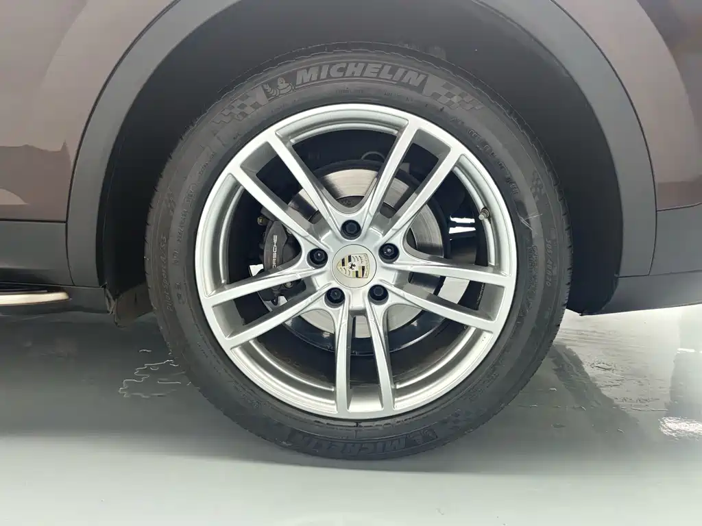 Porsche Cayenne — миниатюра 10