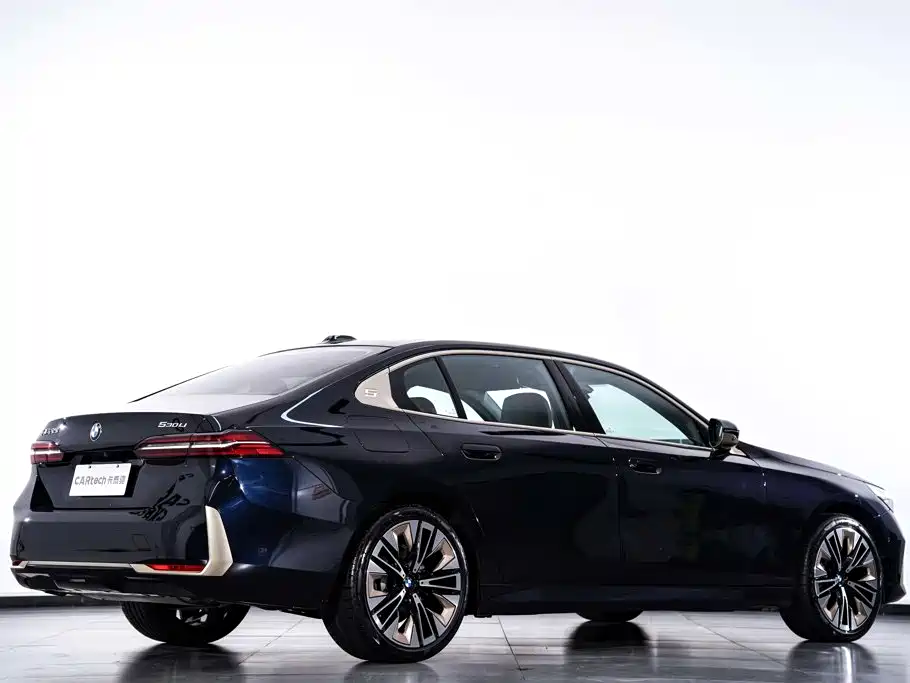 BMW 5 Series — миниатюра 6