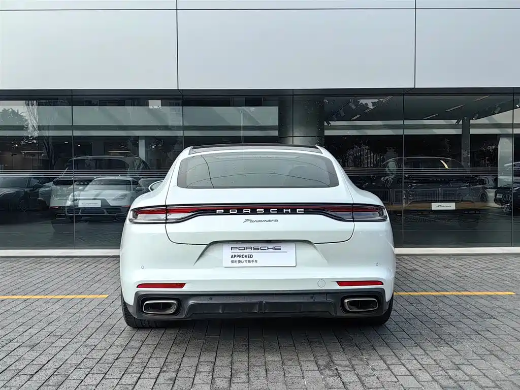 PORSCHE PANAMERA