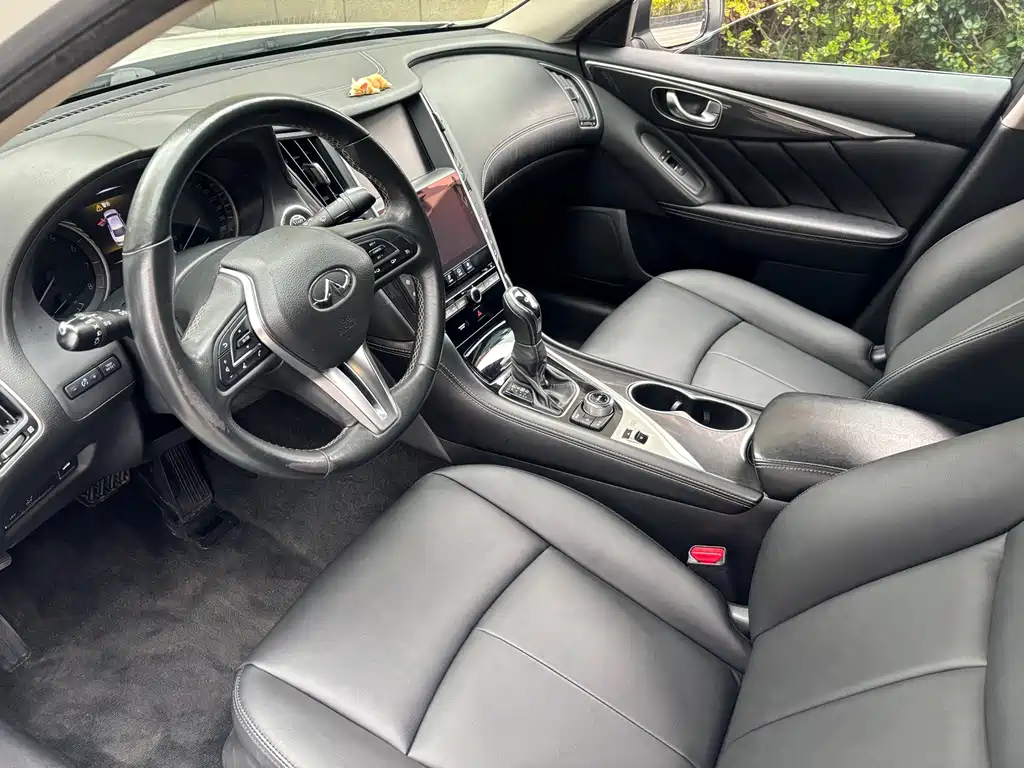 INFINITI Q50L