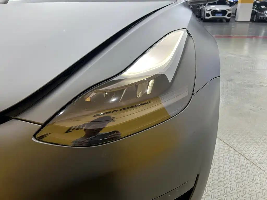 Tesla Model 3 — миниатюра 8