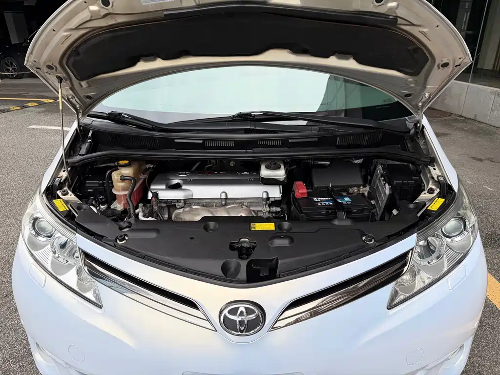 Toyota Previa — миниатюра 5