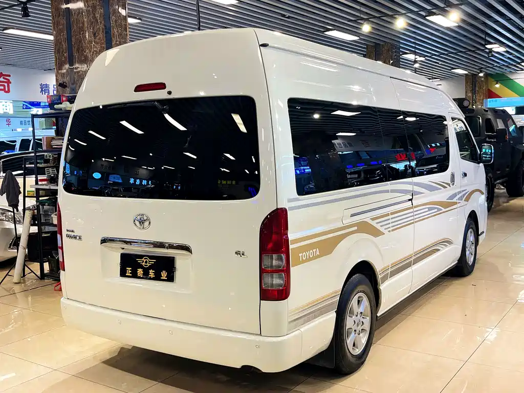 Toyota Hiace — миниатюра 5