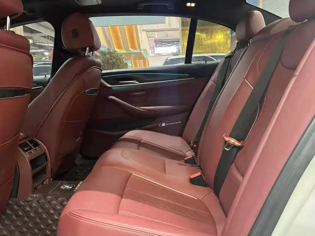 BMW 5 Series — миниатюра 18