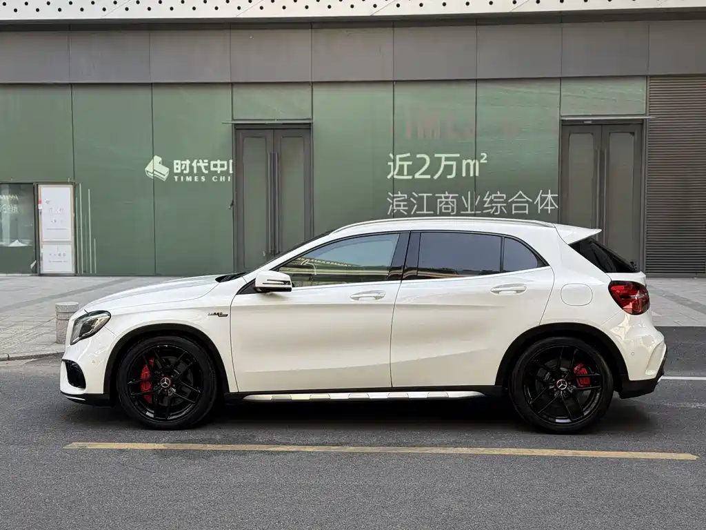 MERCEDES-BENZ GLA AMG