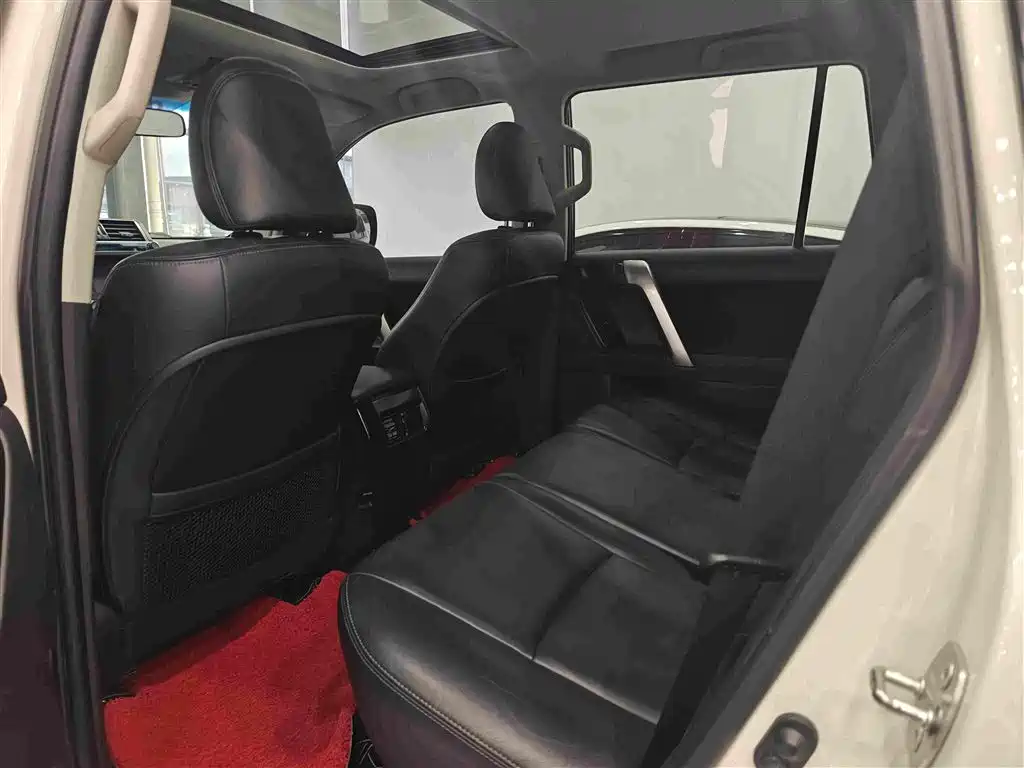 Toyota Land Cruiser Prado 2016 2.7L AT Standard