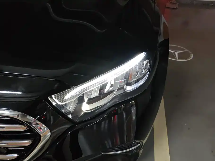 Mercedes-Benz E-Class — миниатюра 5