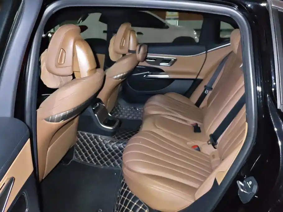 Mercedes-Benz E-Class — миниатюра 11