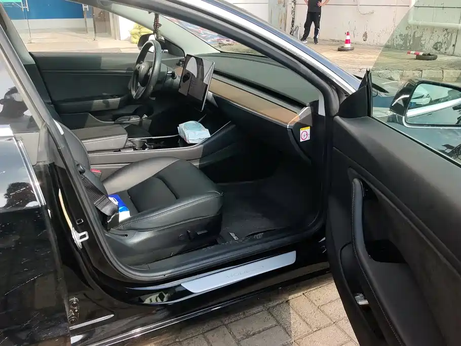 Tesla Model 3 — миниатюра 8