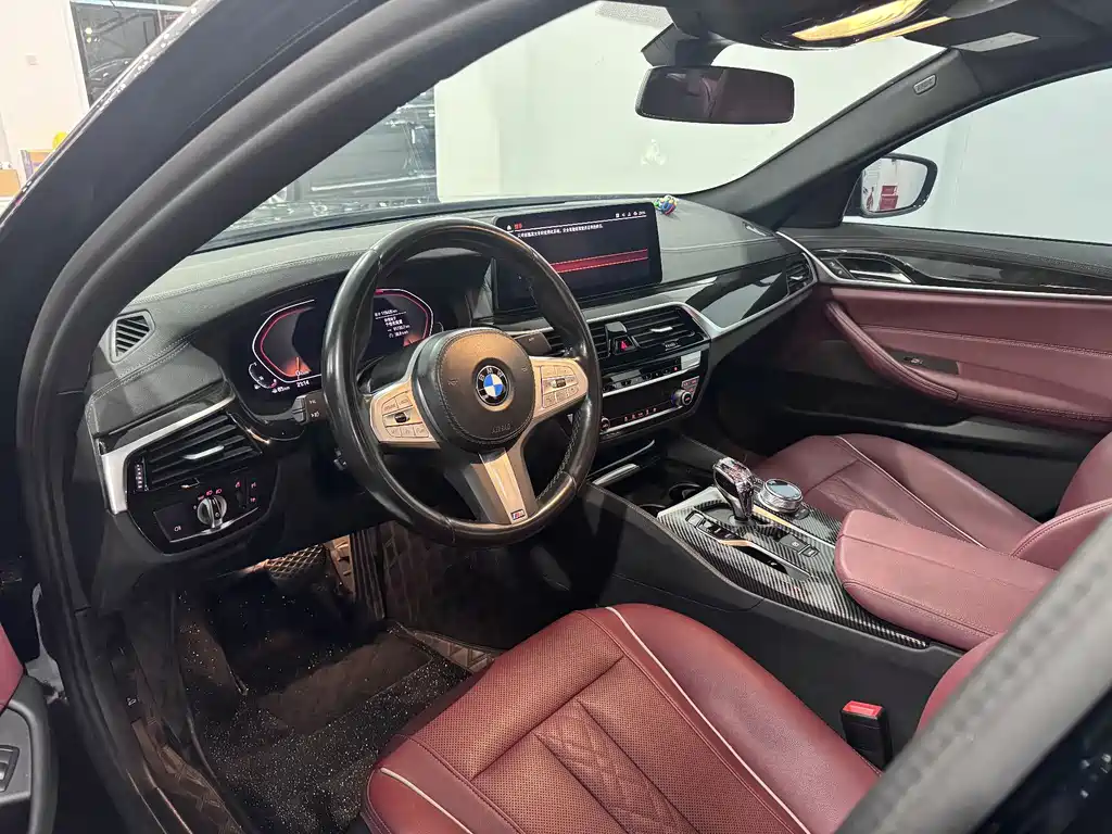 BMW 5 Series — миниатюра 4