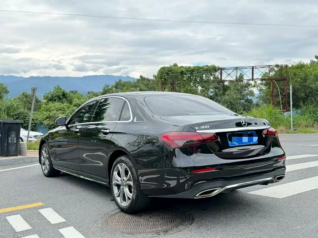 Mercedes-Benz E-Class — миниатюра 7
